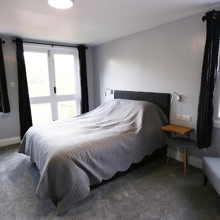 Number 33 Room Only Γουίτμπι Εξωτερικό φωτογραφία